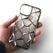 Силиконовый чехол THREE-DIMENSIONAL DIAMOND для iPhone 15 серебряный