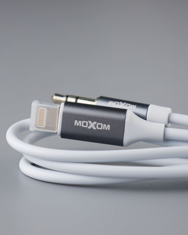 AUX- кабель MOXOM (MX-AX21) Lightning to 3.5mm белый