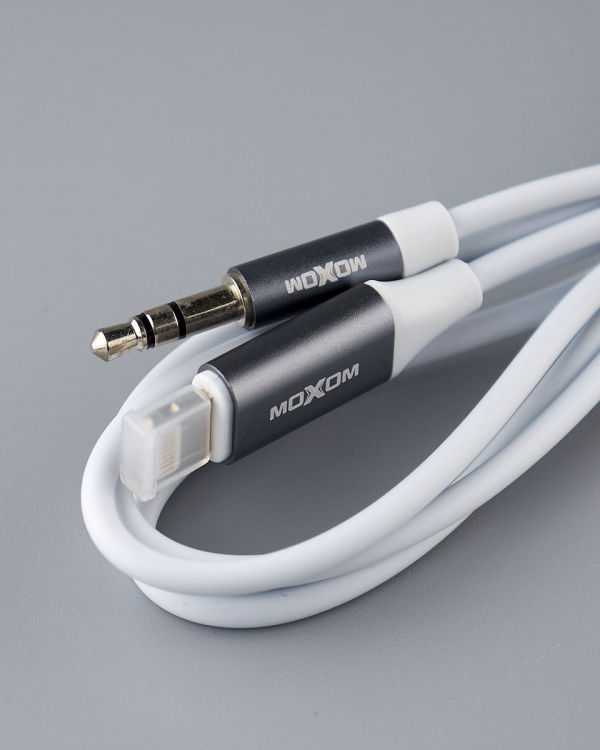 AUX- кабель MOXOM (MX-AX21) Lightning to 3.5mm белый