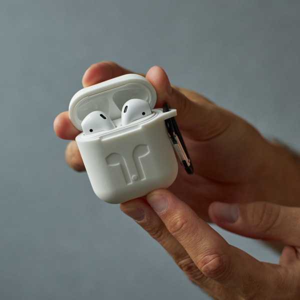 Чехол для Airpods 1/2 COLORS белый