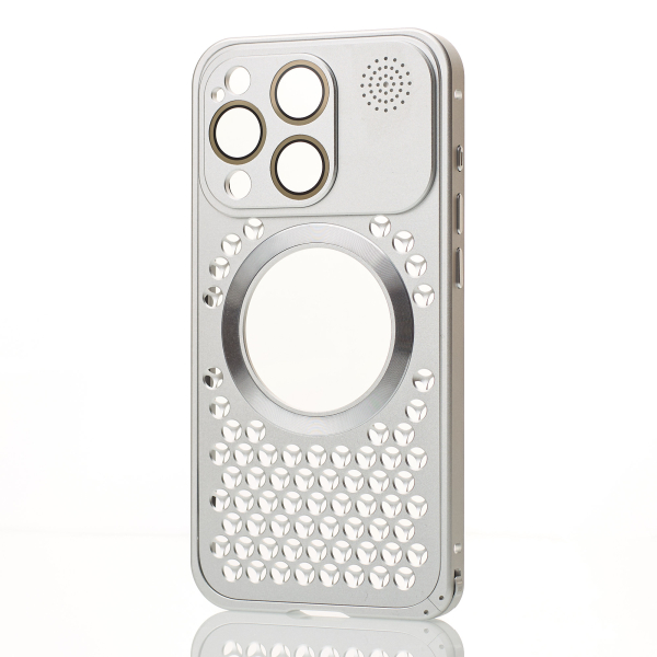 Металлический чехол AROMA PERFORATED METAL с поддержкой MagSafe для iPhone 14 Pro Max серебряный