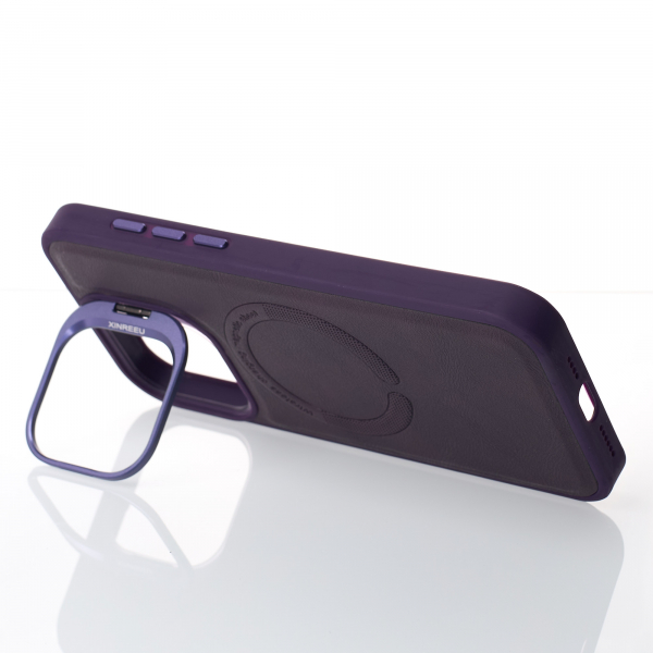 Чехол LEATHER CAMERA CASE с поддержкой MagSafe для iPhone 11 темно-фиолетовый