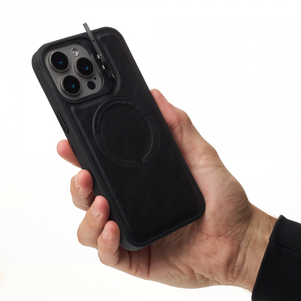 Чехол LEATHER CAMERA CASE с поддержкой MagSafe для iPhone 11 черный