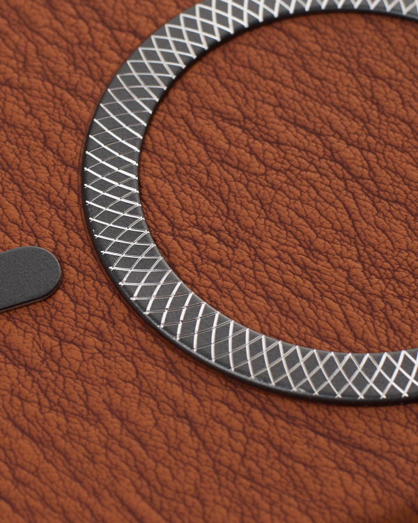 Чехол LUXURY Leather Case с поддержкой MagSafe для iPhone 14 Pro brown