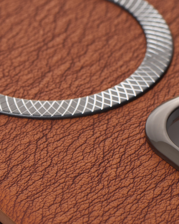 Чехол LUXURY Leather Case с поддержкой MagSafe для iPhone 14 Pro brown