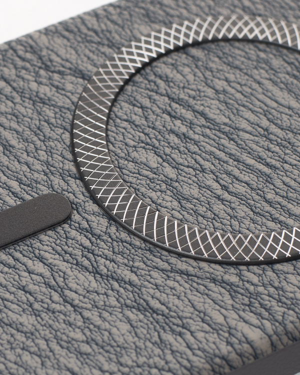 Чехол LUXURY Leather Case с поддержкой MagSafe для iPhone 14 Pro natural titanium