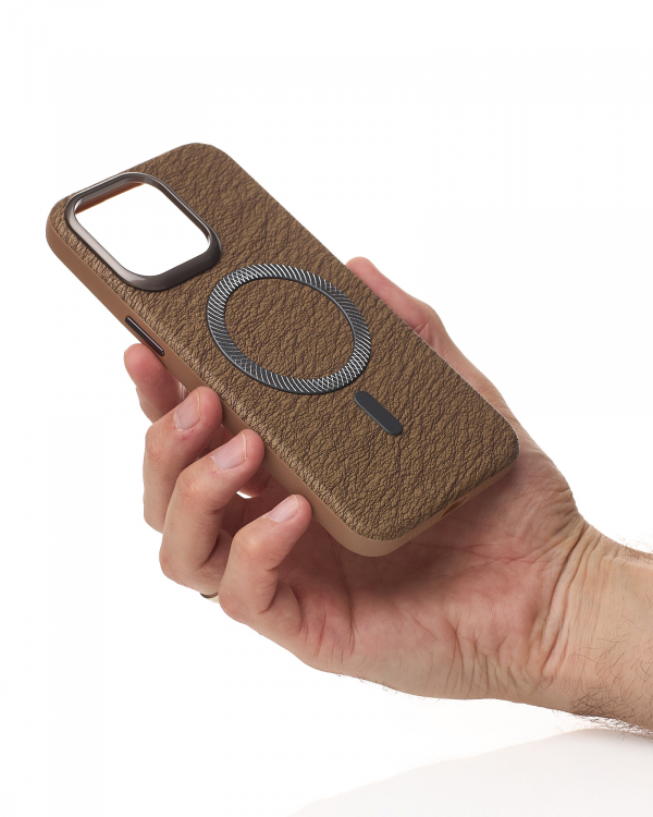 Чехол LUXURY Leather Case с поддержкой MagSafe для iPhone 14 Pro desert titanium