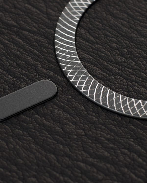 Чехол LUXURY Leather Case с поддержкой MagSafe для iPhone 15 black