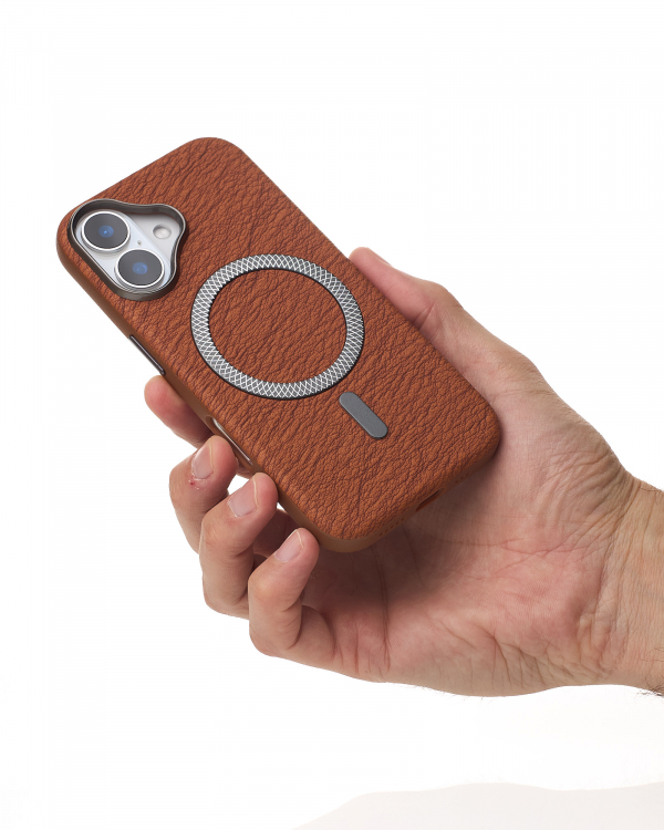Чехол LUXURY Leather Case с поддержкой MagSafe для iPhone 16 brown