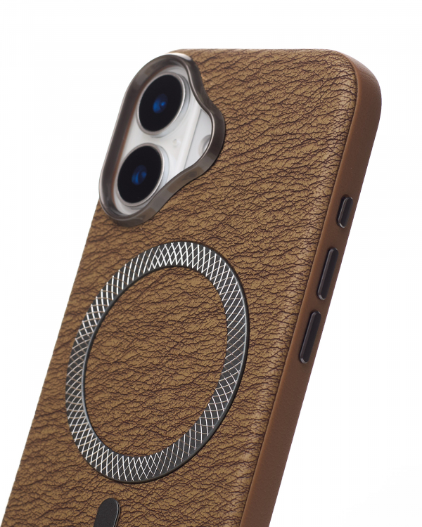 Чехол LUXURY Leather Case с поддержкой MagSafe для iPhone 16 desert titanium
