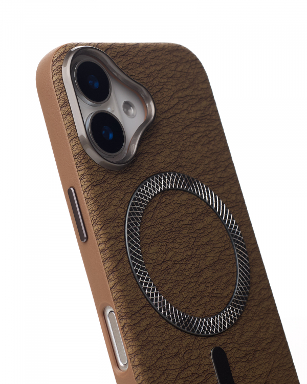 Чехол LUXURY Leather Case с поддержкой MagSafe для iPhone 16 desert titanium