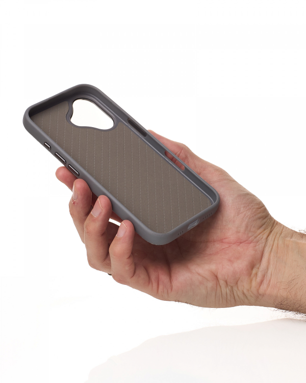 Чехол LUXURY Leather Case с поддержкой MagSafe для iPhone 16 natural titanium