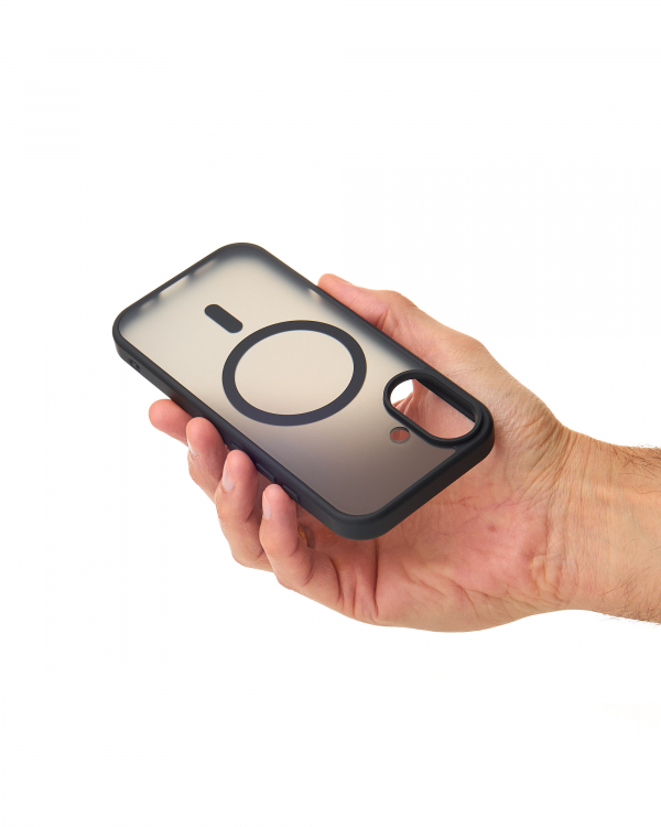 Силиконовый чехол MATTE с поддержкой MagSafe для iPhone 17 classic black