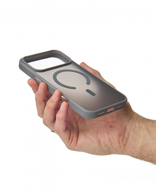 Силиконовый чехол MATTE с поддержкой MagSafe для iPhone 17 Pro titanium black