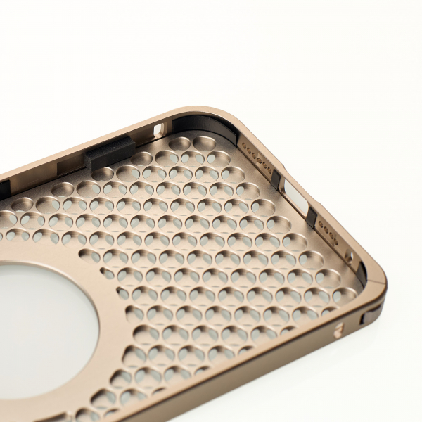Металлический чехол MagSafe AROMA PERFORATED METAL для iPhone 14 Pro золотой