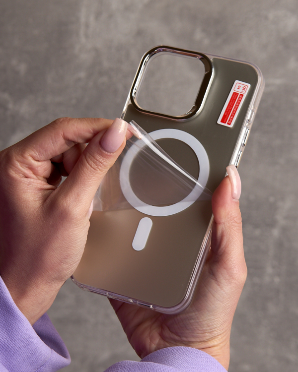 Полиуритановый чехол IMD Colors с поддержкой MagSafe для iPhone 15 Pro серебряный