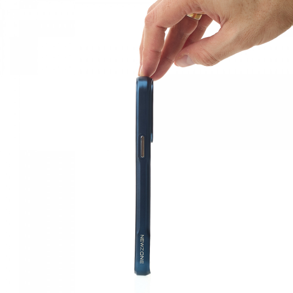 Пластиковый чехол MagSafe NEWZONE для iPhone 15 Pro синий