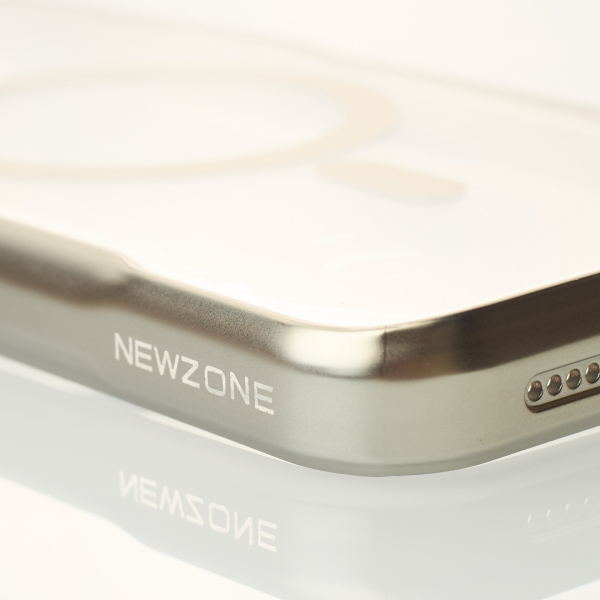 Пластиковый чехол MagSafe NEWZONE для iPhone 15 Pro Max серебряный