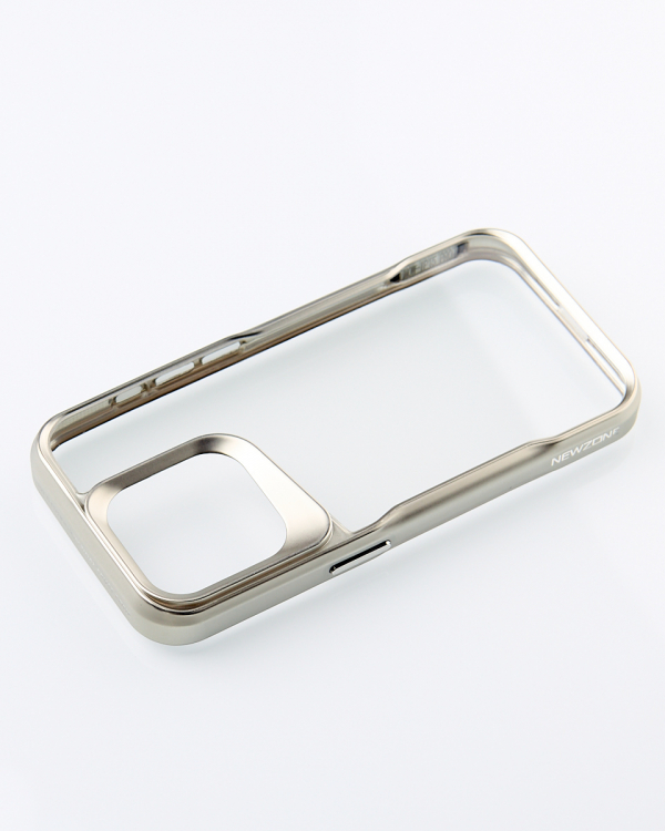 Пластиковый чехол NEWZONE для iPhone 14 Pro серебряный