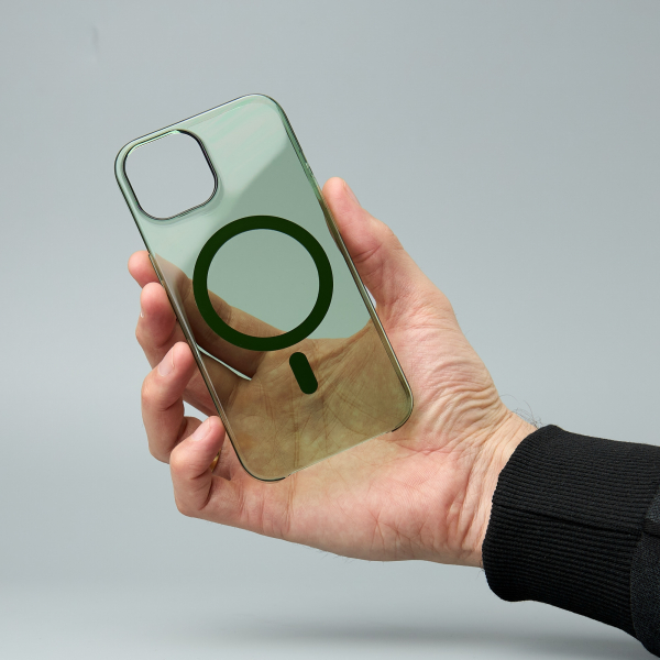 Пластиковый чехол OrigCase "Clear" with MagSafe для iPhone 15 Pro Max зеленый