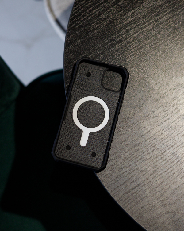 Противоударный чехол UAG с поддержкой MagSafe для IPhone 13 Pro black