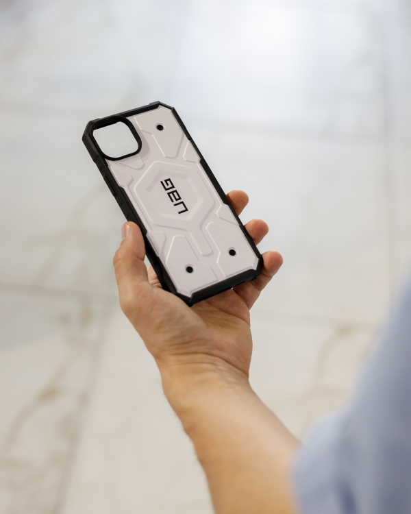 Противоударный чехол UAG с поддержкой MagSafe для IPhone 13 Pro Max white