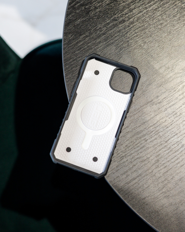 Противоударный чехол UAG с поддержкой MagSafe для IPhone 13 Pro Max white