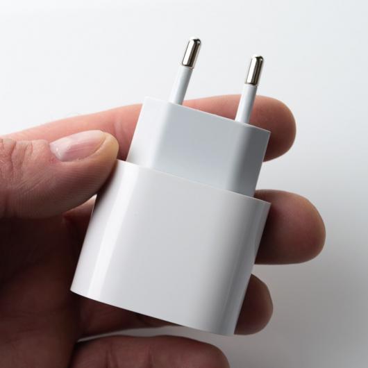 Сетевое зарядное устройство (Адаптер) PD (USB-C) / 20W (A2347) белый