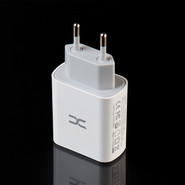 Сетевое зарядное устройство DC 2в1 Lightning QC3.0+PD/20W Fast Charger (CA-F17) белый