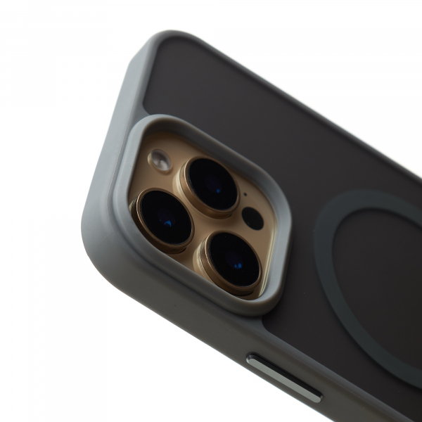 Силиконовый чехол MATTE с поддержкой MagSafe для iPhone 16 Pro Max titanium black