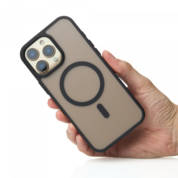 Силиконовый чехол MATTE с поддержкой MagSafe для iPhone 16 Pro Max classic black