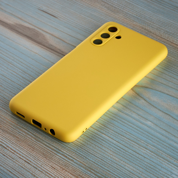 Силиконовый чехол SOFT Silicone Case для Samsung A04S (без лого) лимонный