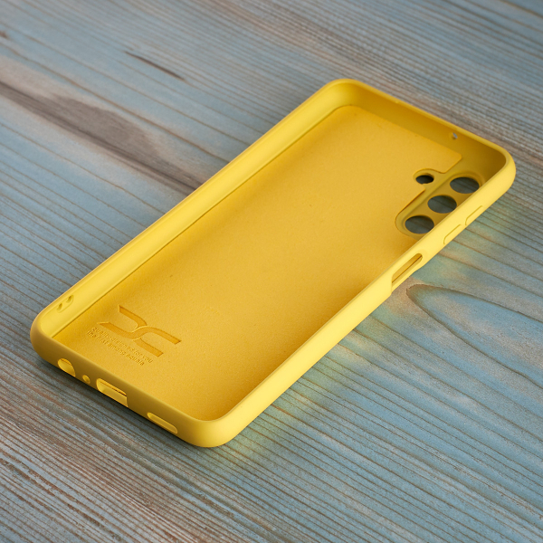 Силиконовый чехол SOFT Silicone Case для Samsung A04S (без лого) лимонный