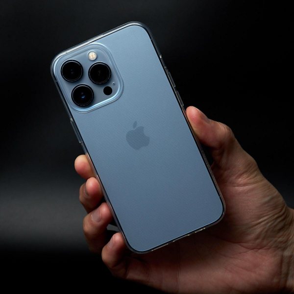 Силиконовый чехол WS для iPhone 13 Pro прозрачный