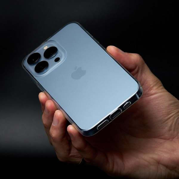 Силиконовый чехол WS для iPhone 13 Pro прозрачный