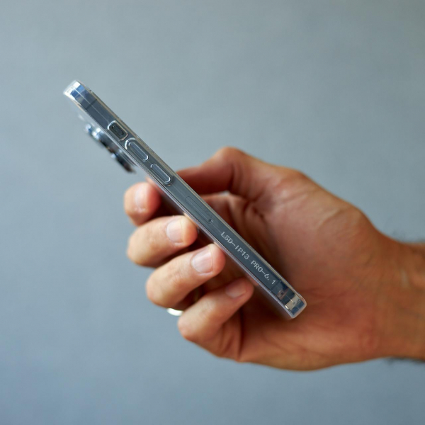 Силиконовый чехол WS для iPhone 13 Pro прозрачный
