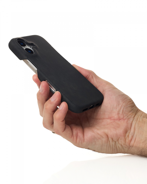 Чехол LEATHER Case для iPhone 16 black